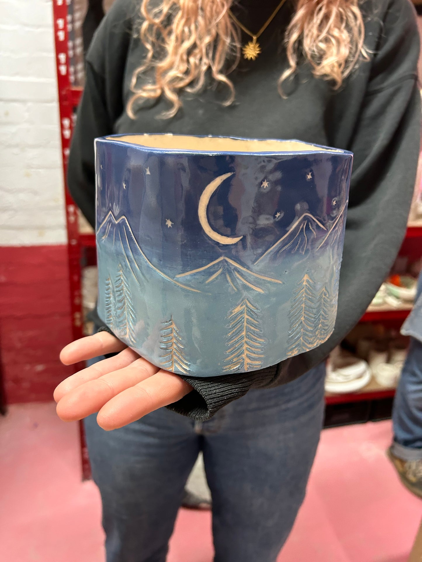 1-Day Build and Sgraffito a Vase Workshop